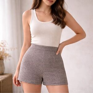 Vintage Brown & White Houndstooth High-Waisted 4” Shorts – Size 14
